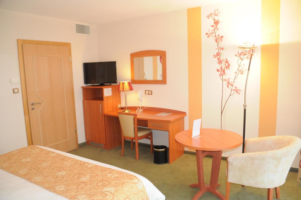Hotel Cigoland Kintzheim Buitenkant foto